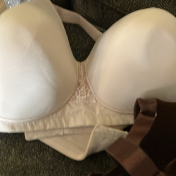 4 Vanity Fair lightly padded bras 3 NWT and 1 just tried on but no tags - Picture 4 of 5